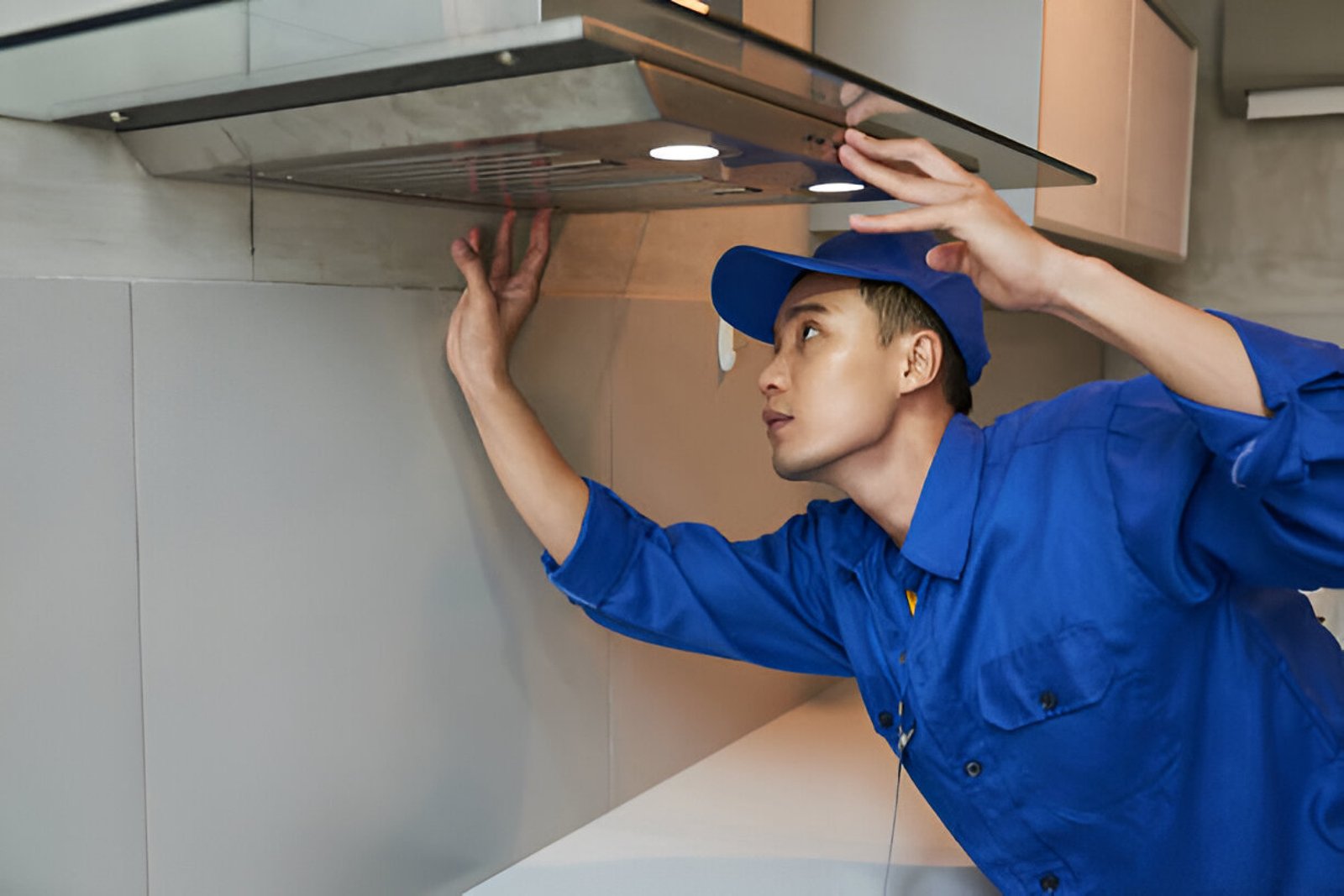 Kitchen-hood-installation